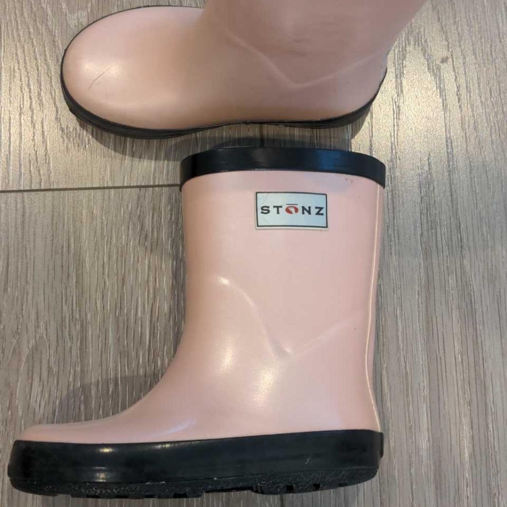Stonz rain boots